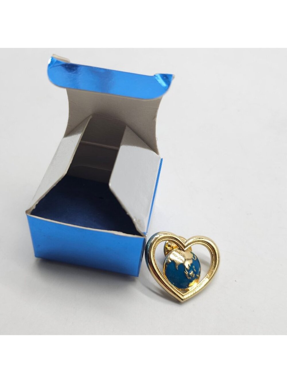 Signed Avon Gold Tone Heart of Asia Lapel Hat Pin Tie-Tack Brooch Vintage